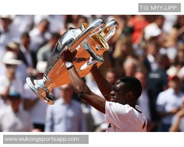 登贝莱荣获金球奖归乡庆祝引发家乡热烈反响